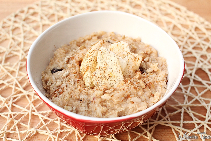 Owsianka z jabłkiem – przepis na śniadanie