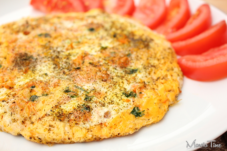 Omlet z warzywami – przepis na śniadanie