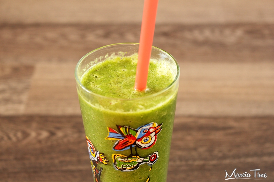 Zielony koktajl ze szpinakiem