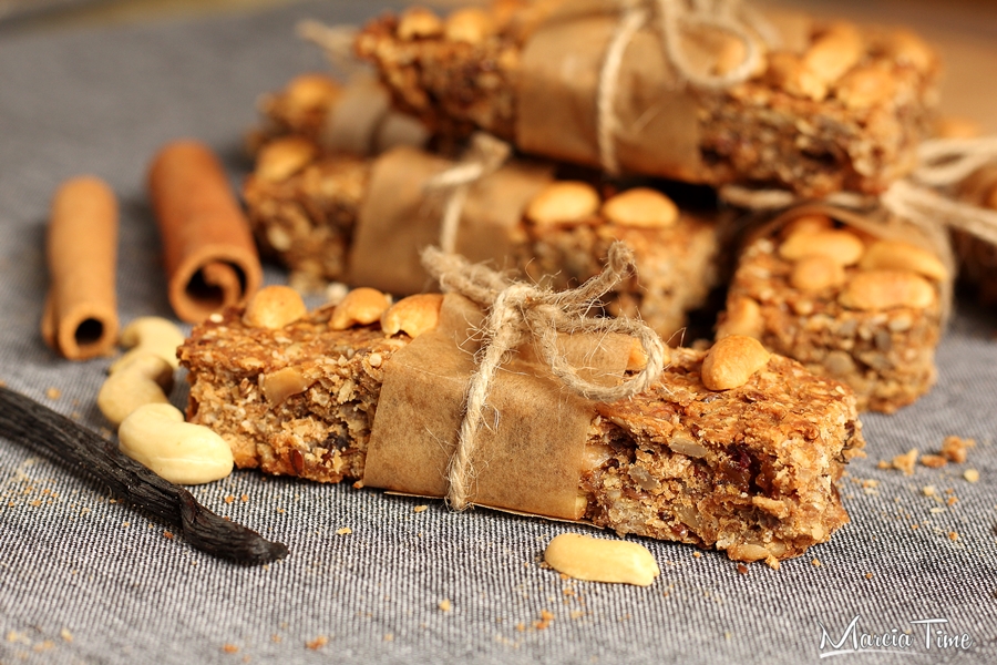 Pieczone batoniki owsiane z orzechami