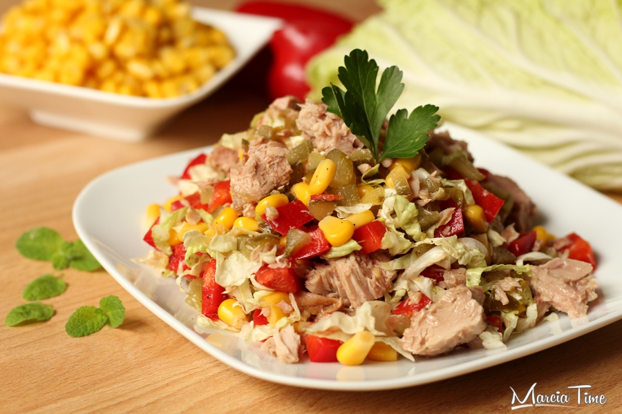 Sałatka z tuńczykiem – przepis na śniadanie