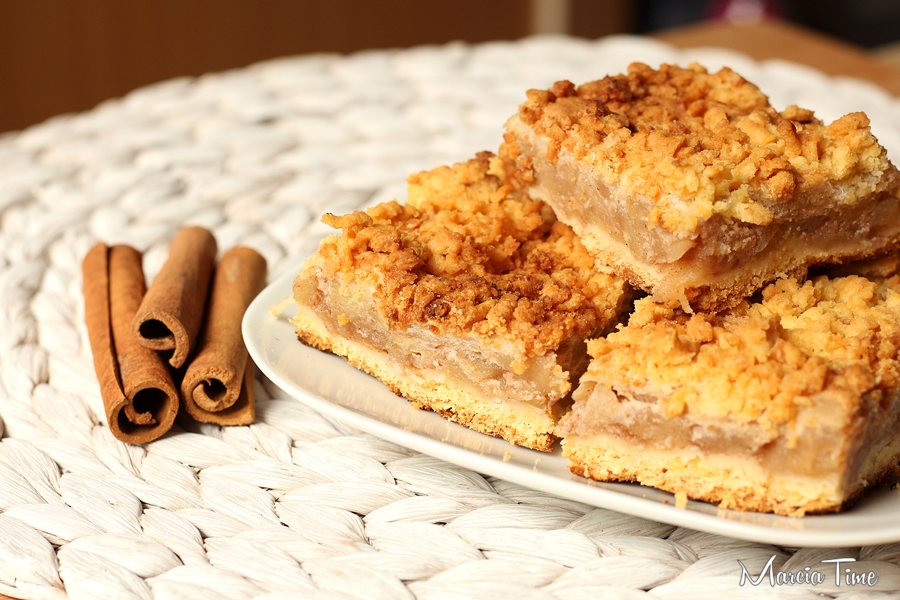 Szarlotka z kruszonką i cynamonem