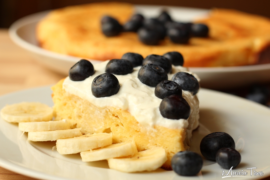 Ciasto jogurtowe z borówkami i bananem