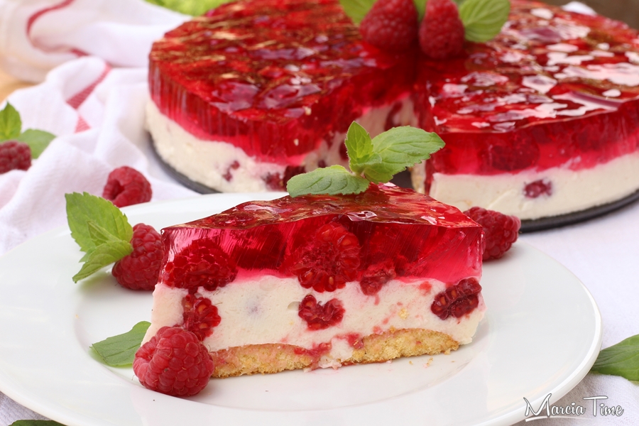 Sernik na zimno z malinami