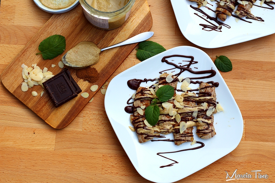 Pieczone banany z czekoladą i migdałami