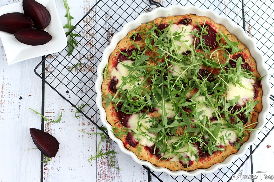 Pizza z burakiem i rukolą